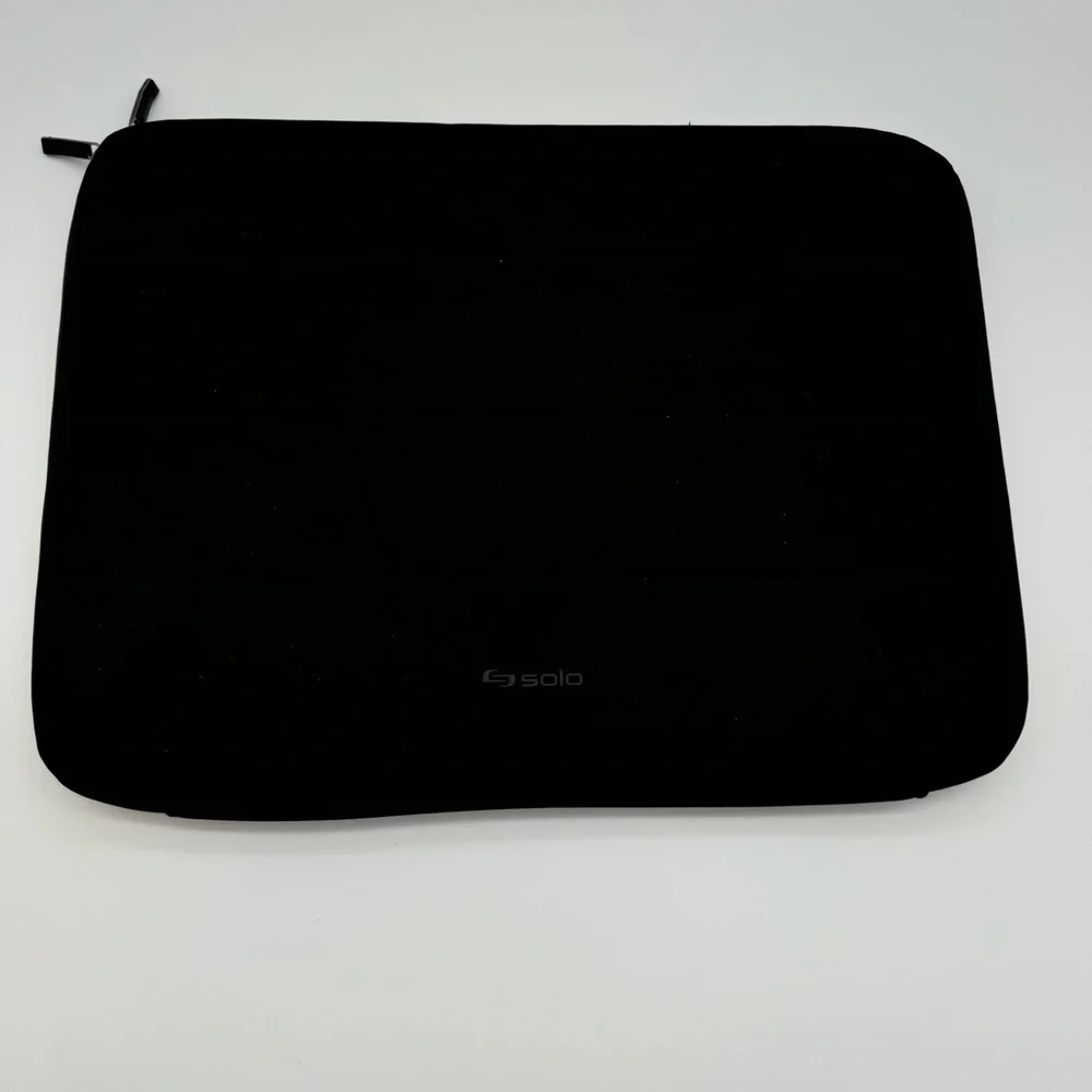 Solo New York Bond Neoprene Laptop Sleeve – Lightweight & Padded